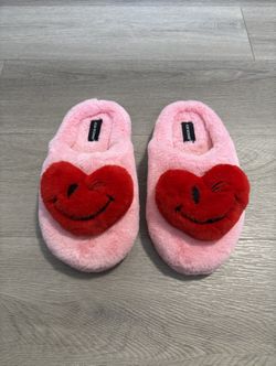 Joe Boxer Valentines/Heart Pink Fuzzy Slippers / Size Medium 7-8 