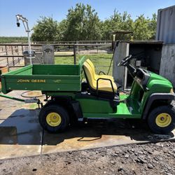 John Deere Gator