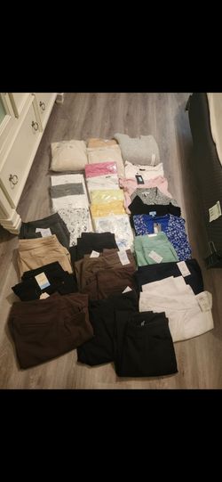 Lot of 30+pc BRAND NEW Women's tops and bottoms