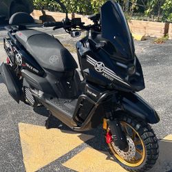 New TraX 200cc Gas Scooter Black Moped