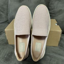 BRAND NEW WOMENS UGG SLIP ON FLATS SIZE 7.5