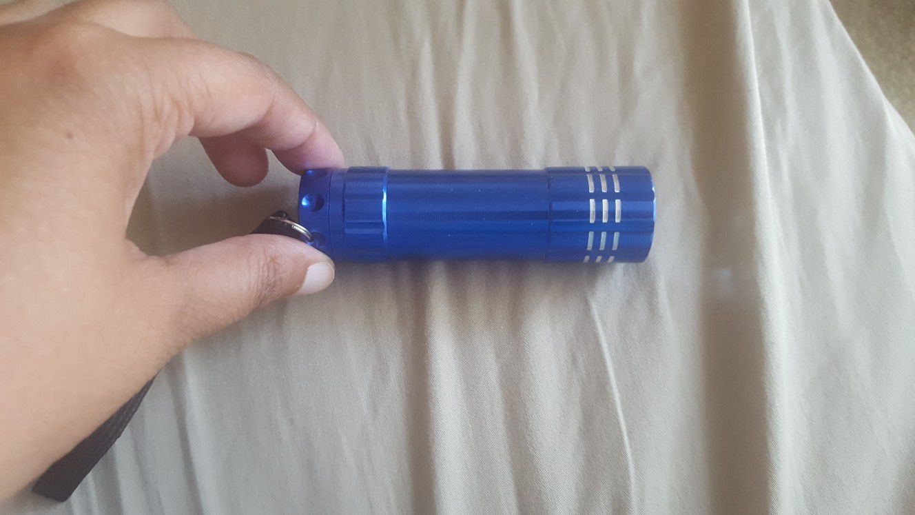 Blue aluminum mini pocket flash light for hiking