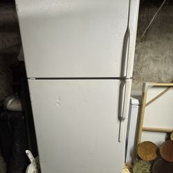 Large GE Refrigerator 