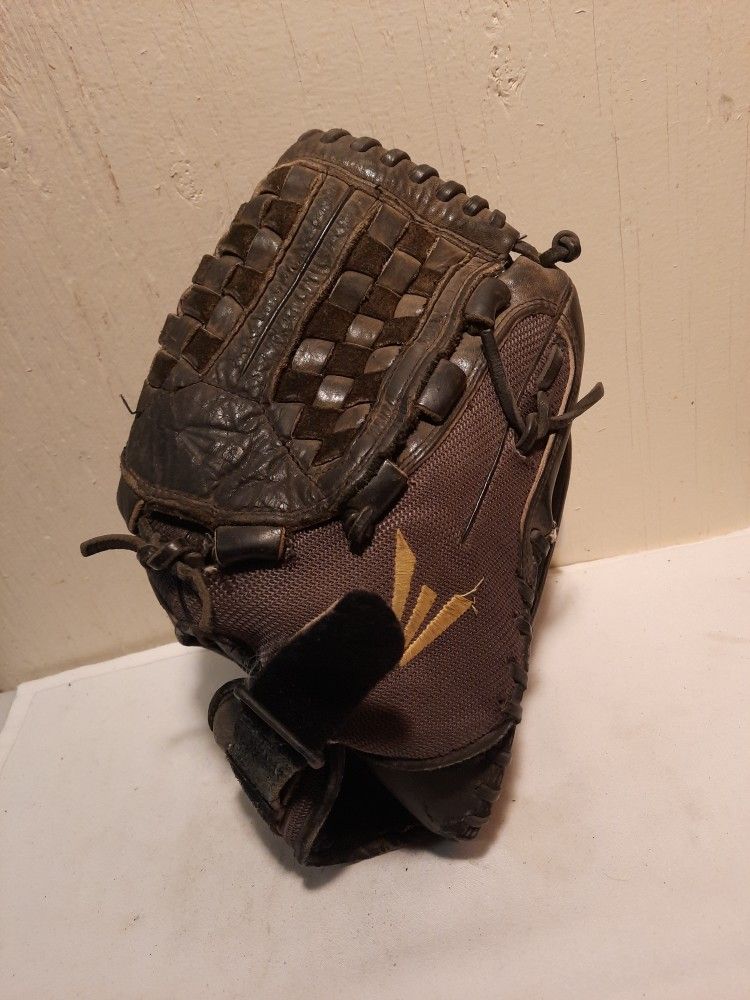 Softball Glove, 13 Inch Adult for Sale in Whittier, CA OfferUp