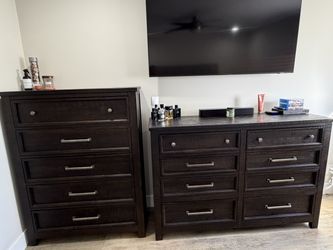 Hillcott Dresser, Chest and Nightstands $1200 HOT!!