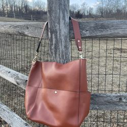 Leather Tote Bag Cognac Brown Shoulder Strap Pockets NOATD 0KDJ2338 Gold Hardwar