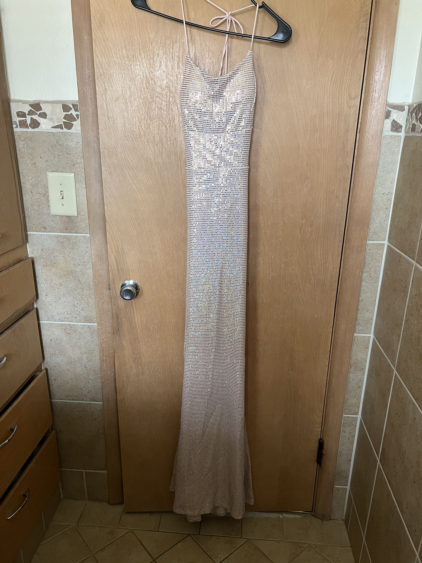 New Windsor Size Medium Sequin Champagne Dress