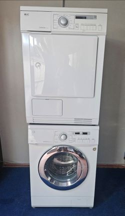 Beautiful ✨️🚨🔆LG🔆🚨✨️ Front Load Washer and Dryer perfect for tiny spaces.