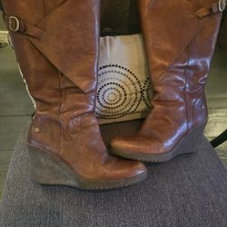 Great UGGS! Super Stylish For A Cold Weather Boot