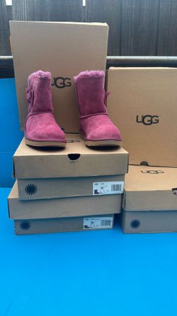 Ugg. Botas. Size #. 5. $60