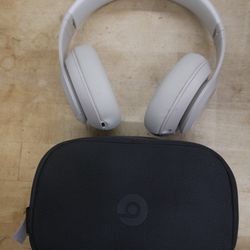 beats studio pro headphones with case 881293-2 