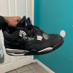 Jordan 4s Thunder 
