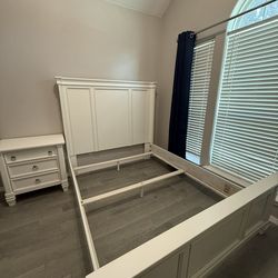 Queen Bed Furniture Set