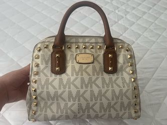 Michael Kors hand bag still like new