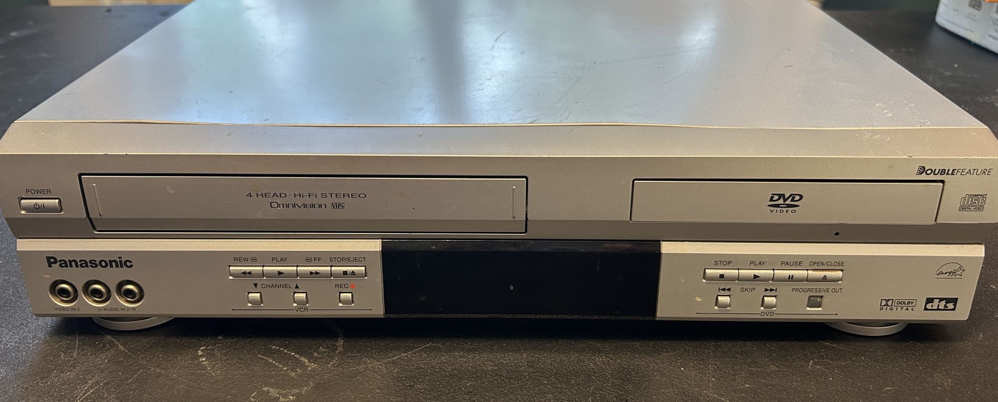 Panasonic PV-D4733S DVD VCR Combo Player
