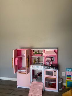 Toy kitchen