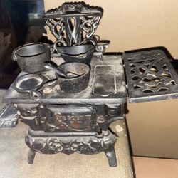 Antique Crescent Salesman Model . Wood Stove 