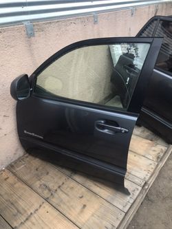 2005 Toyota forerunner door