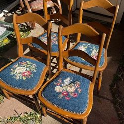 Set Of 4 Vintage Chairs