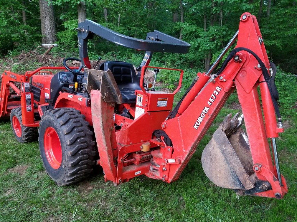 Kubota B7610 / LA352 Bucket / 4672A Backhoe