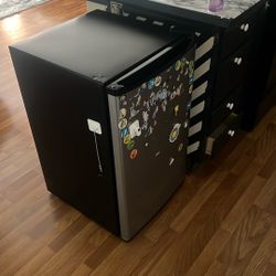 Mini Fridge 