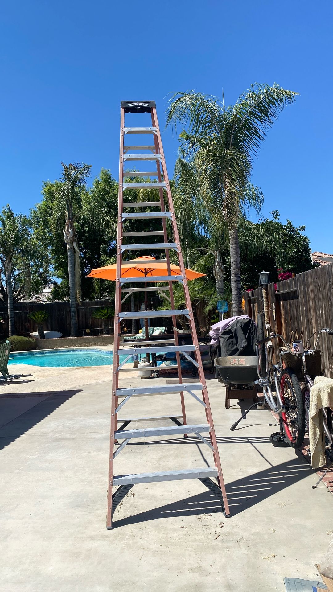 12 Foot Ladder Werner Fiberglass 300lb