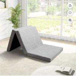 Tri-fold mattress