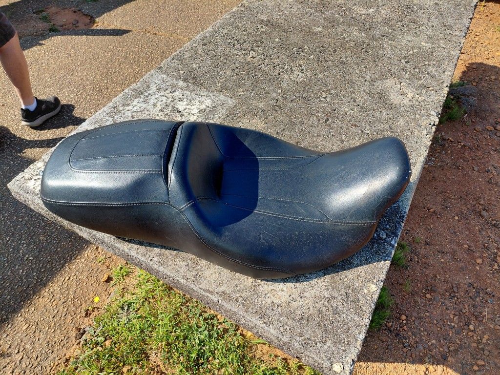 2016 Harley Road Glide Seat