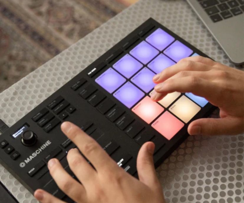 Native Instruments Maschine Mikro Mk3 Drum Controller