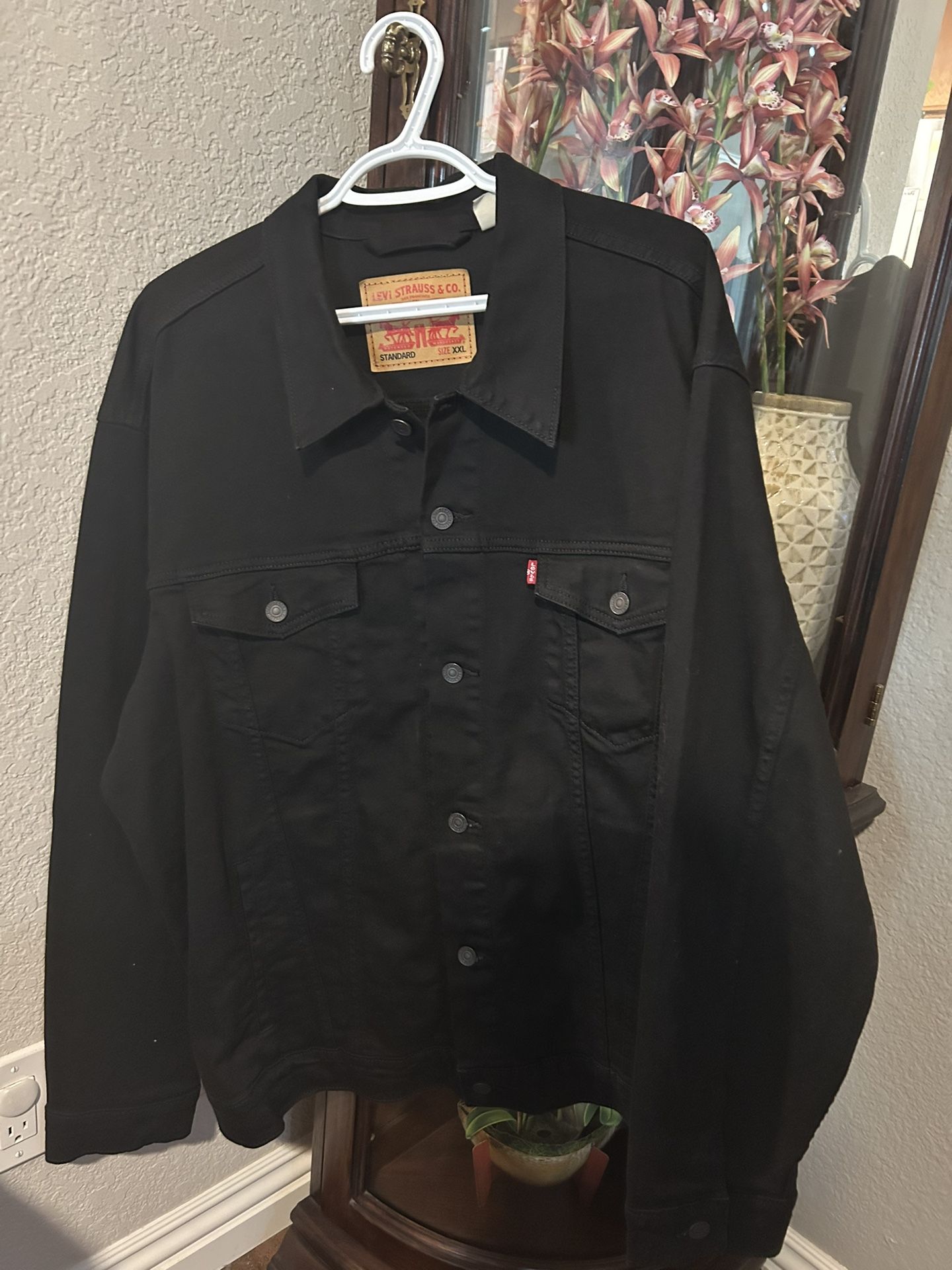 Black Levi’s XXL Jean jacket