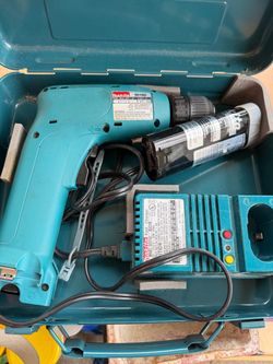 Makita Cordless Drill Set with Charger and Case