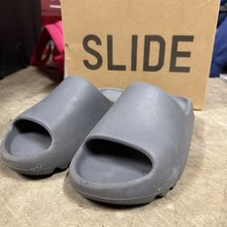 Black Yeezy Slides