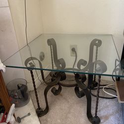 Vintage Wrought Iron Glass 23 3/4” X 23 3/4 “ Table 