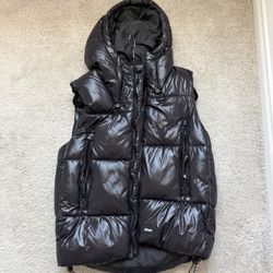 ZARA GLOSSY PUFFER VEST SIZE: MEDIUM