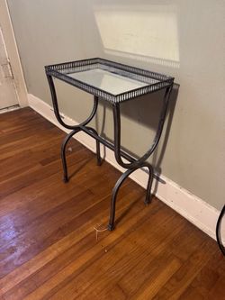 MCM SIDE TABLE GLASS TOP