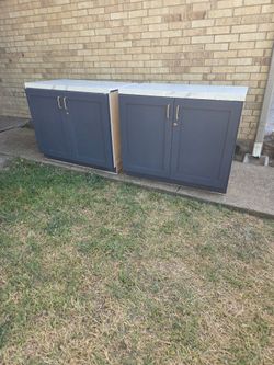 2 kitchen cabinets