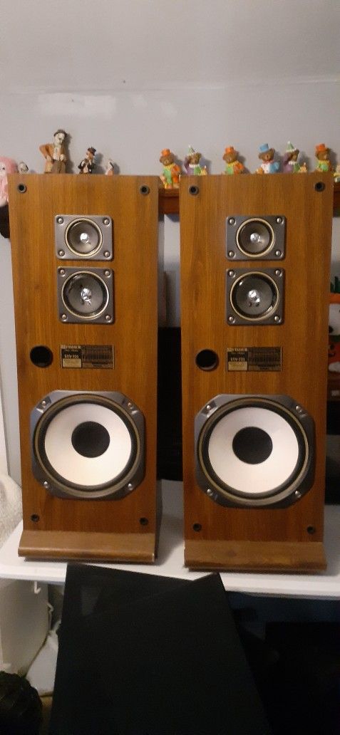 FISHER TOWER SPEAKERS WITH 10" WOOFERS MIDRANGE AND TWEETER CLICK ON PICTURE YOU WILL GET FULL PICTURE SIZE