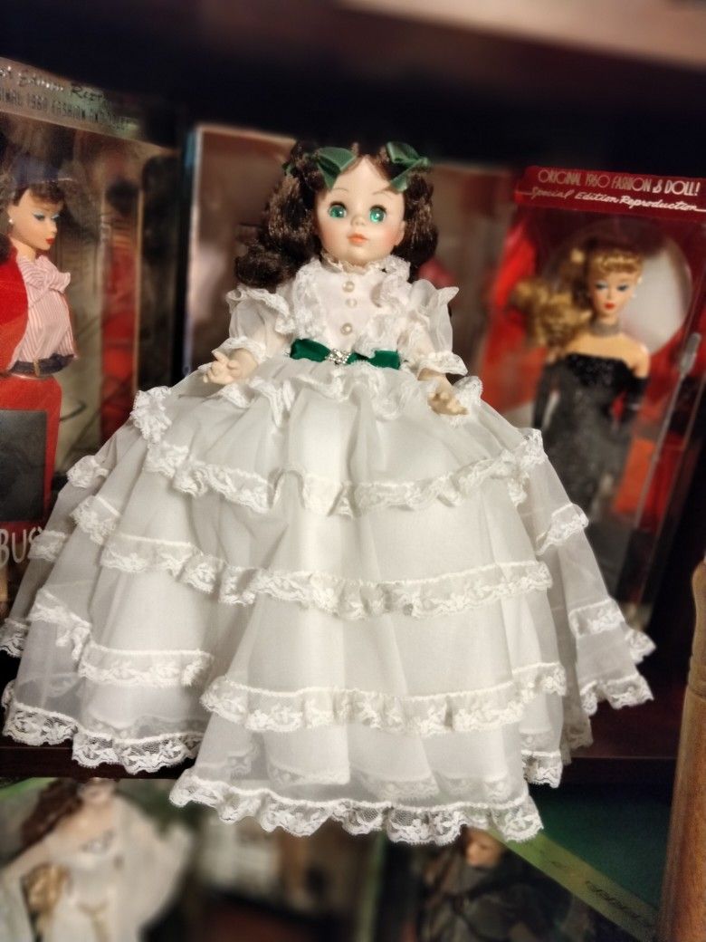 Madame Alexander Out Of Box Perfect Benin Shelf Medium Size $80