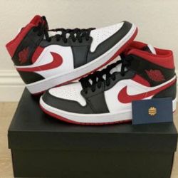 Jordan 1 Mid Gym Red’s