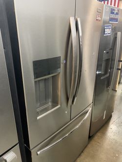 Ding/dent Frigidaire Gallery 27.8 cubic ft refer 50% off retail - full warranty MSRP $3349 Our Price $1450 