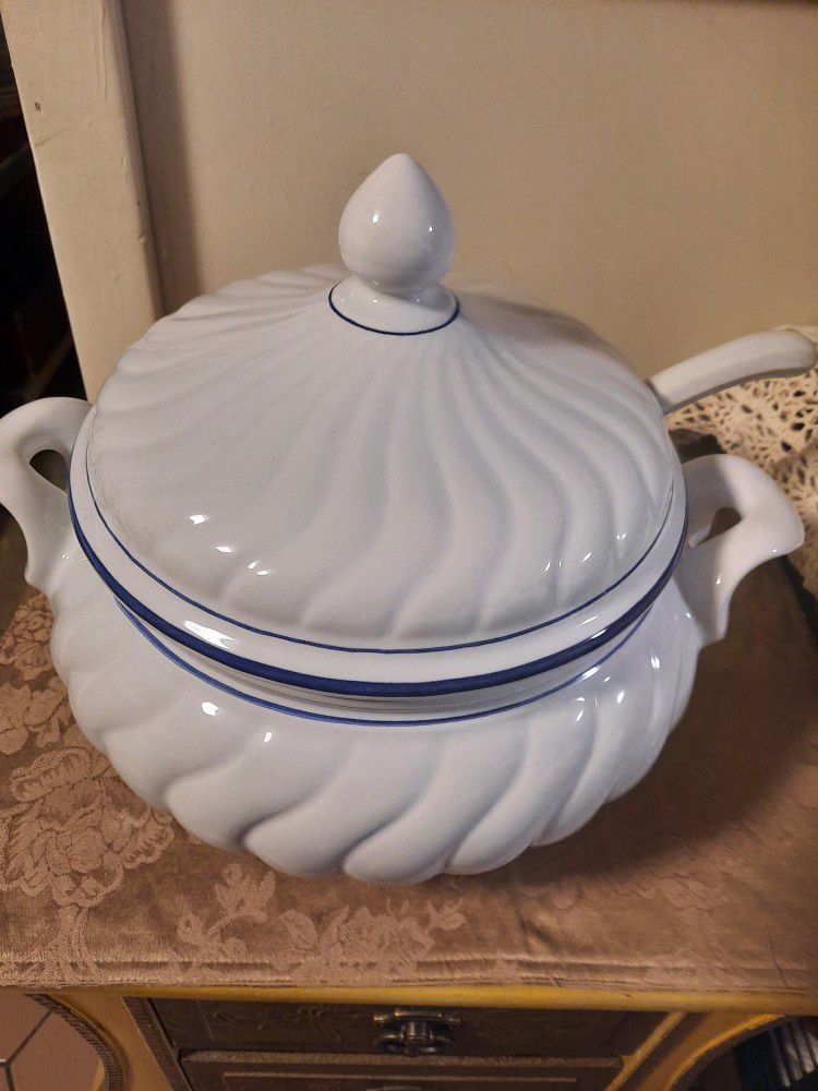 Porcelain Soup Tureen New Made In Italy 