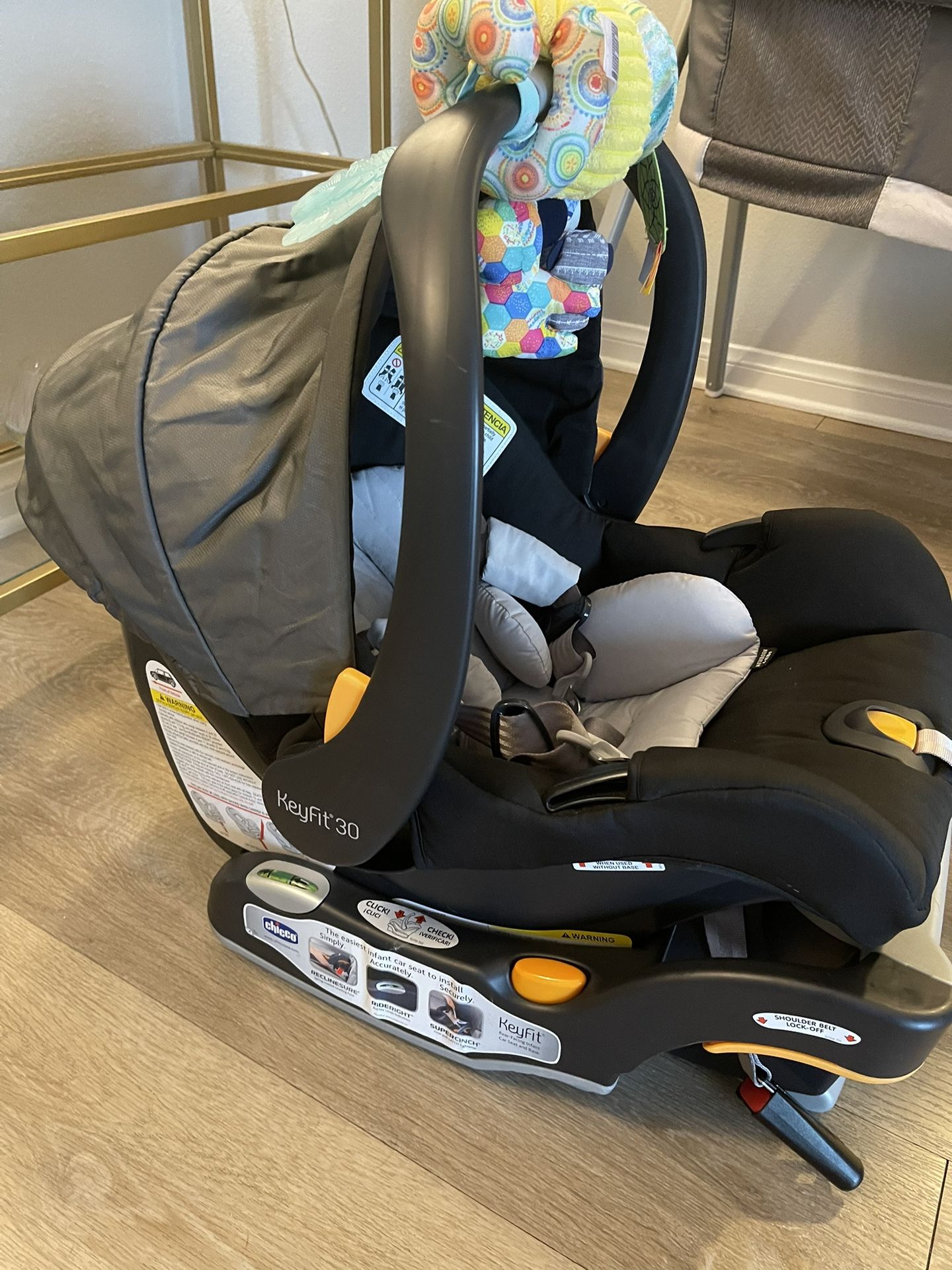 Chicco Infant Car Seat Keyfit 30 and Base