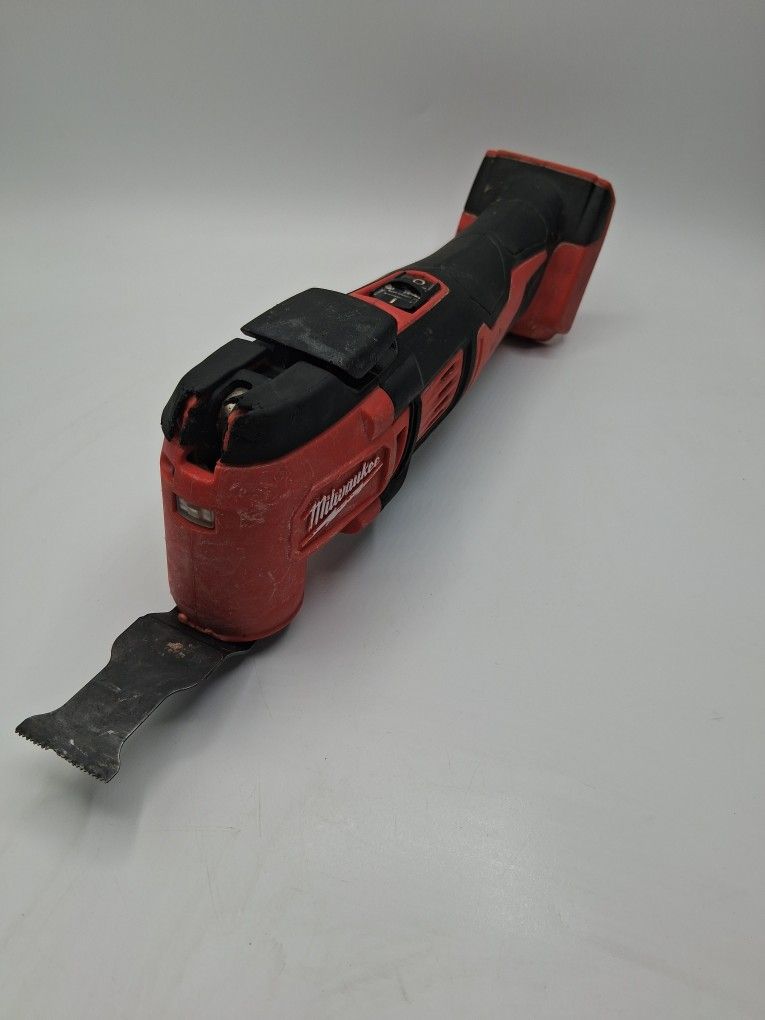 Milwaukee M18 oscillating multi tool
Model 2626-20