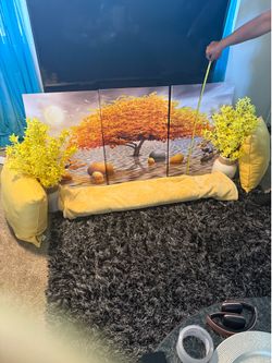 Yellow picture set