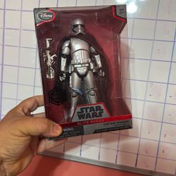 STAR WARS Captain Phasma Elite Series Die Cast Action Figure