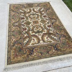Lovely Vintage Oriental Style Area Rug (5’3”x7’10”)