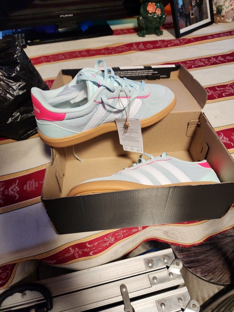 Brand New Sneakers For Girls 