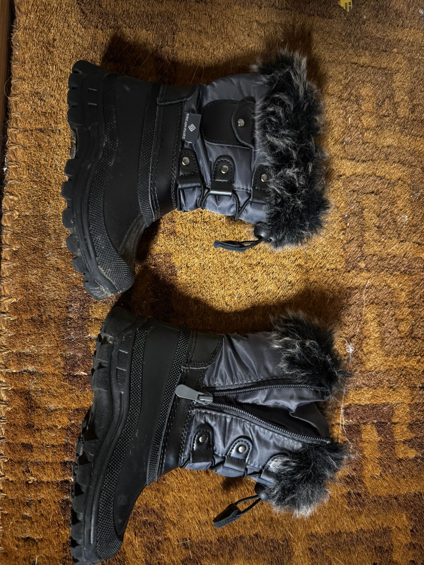 Snow Boots Size US toddler 9