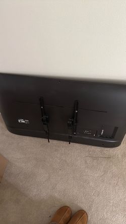 55” LG TV and Costco Swivel Mount
