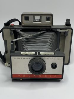 Polaroid Automatic 220 Land Camera 
